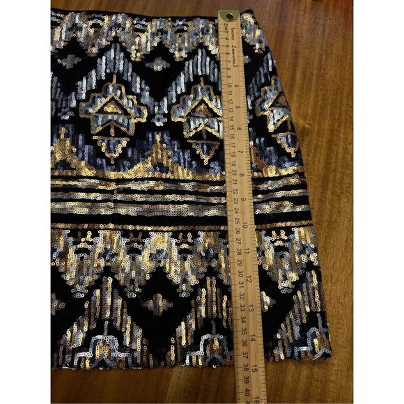 Forever 21 Mini Skirt Size Small Black Gold Silver Sheer Sequin Aztec Design - Picture 7 of 7